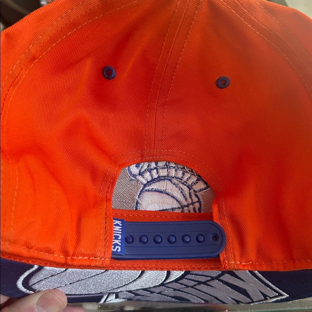 Knicks SnapBack hat - Picture 2 of 3